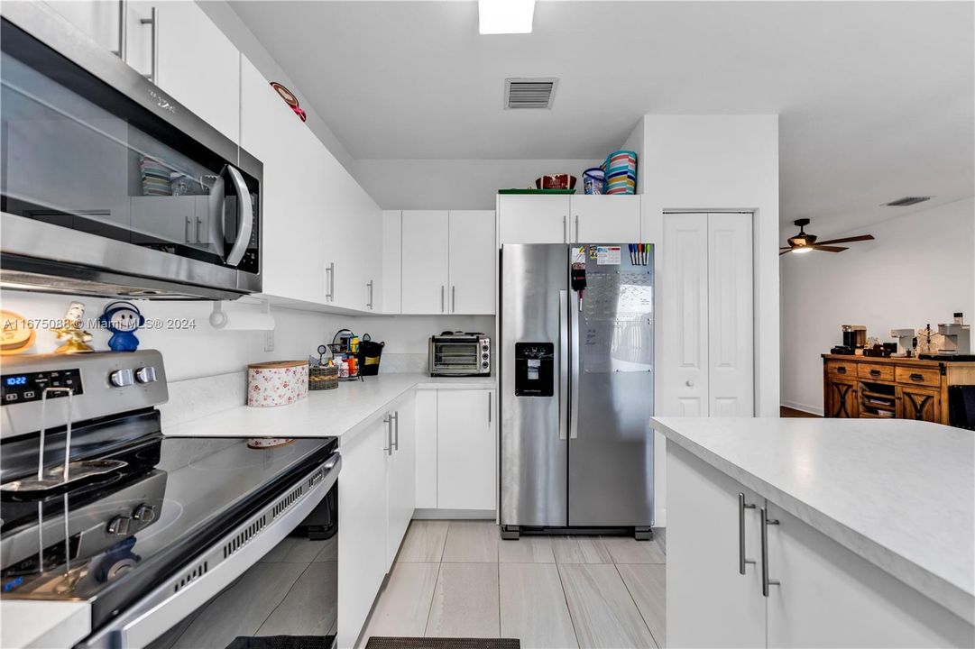 For Sale: $364,900 (3 beds, 2 baths, 1464 Square Feet)