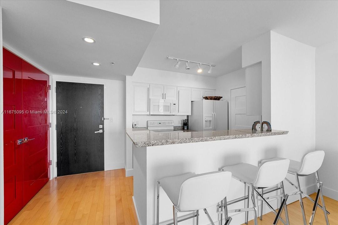 For Sale: $899,000 (1 beds, 1 baths, 780 Square Feet)