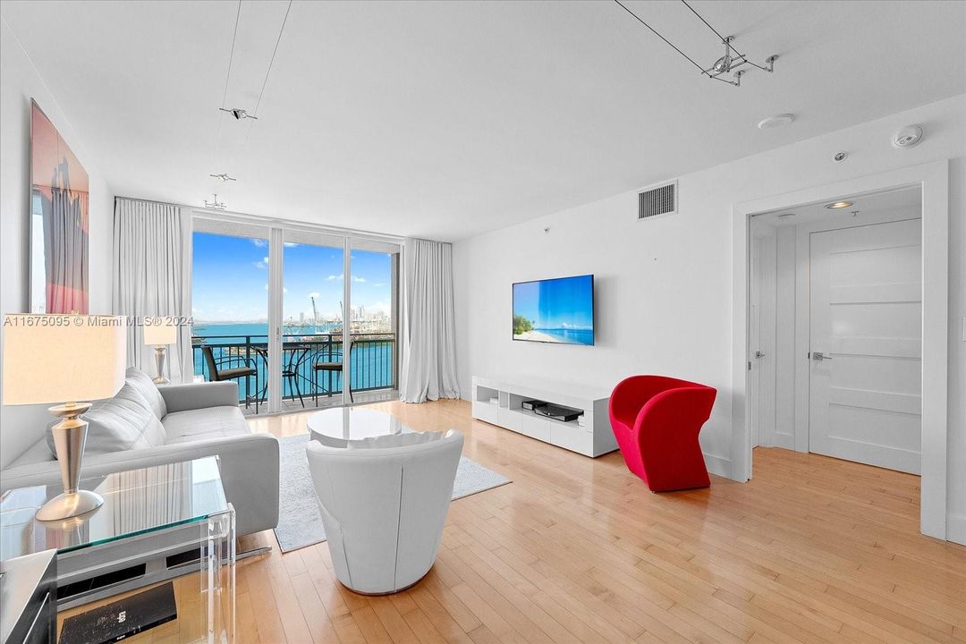 For Sale: $899,000 (1 beds, 1 baths, 780 Square Feet)