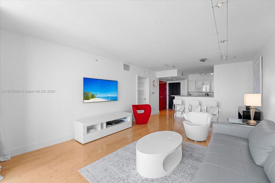 For Sale: $899,000 (1 beds, 1 baths, 780 Square Feet)