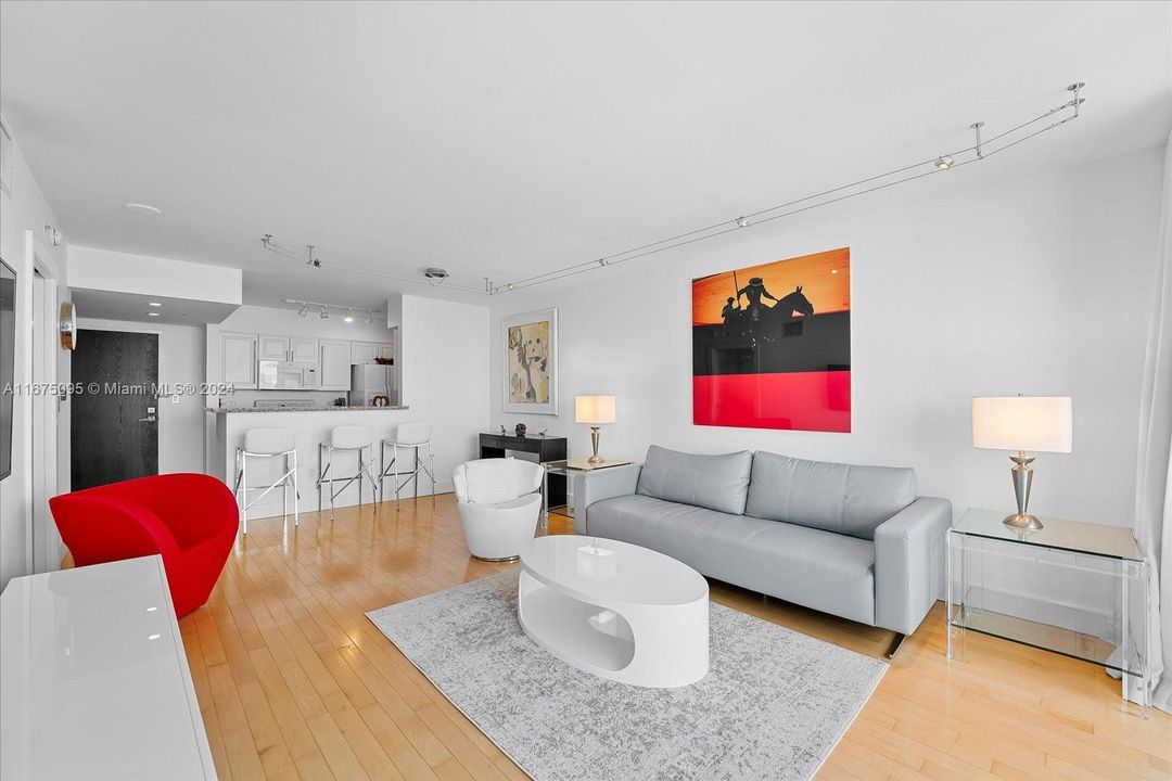 For Sale: $899,000 (1 beds, 1 baths, 780 Square Feet)