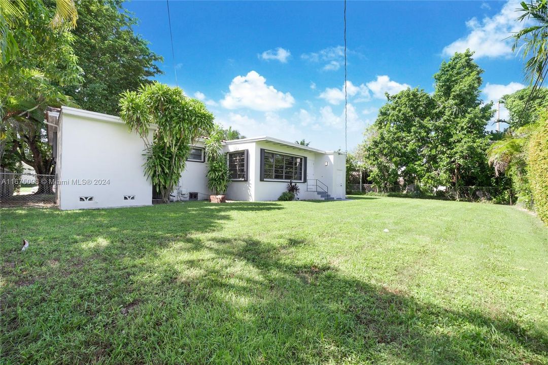 For Sale: $699,000 (3 beds, 2 baths, 1460 Square Feet)