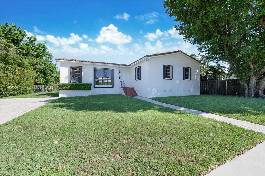 For Sale: $699,000 (3 beds, 2 baths, 1460 Square Feet)