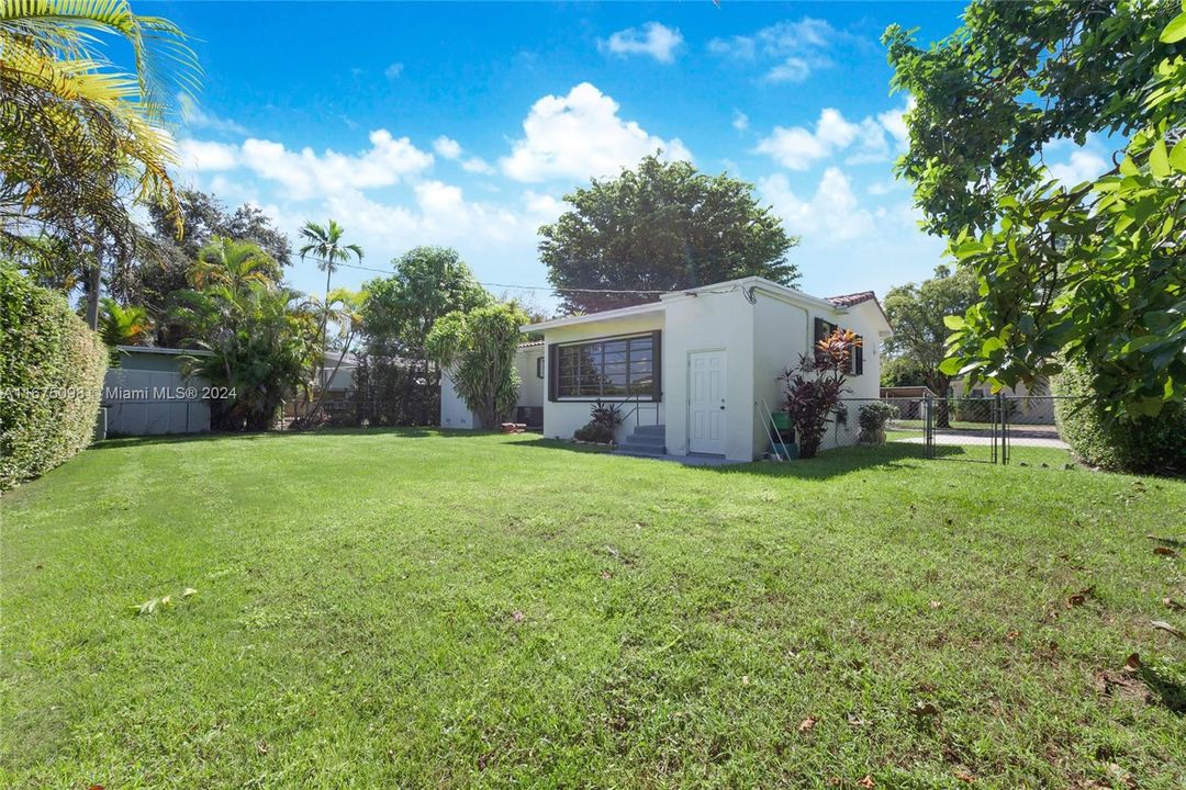 For Sale: $699,000 (3 beds, 2 baths, 1460 Square Feet)