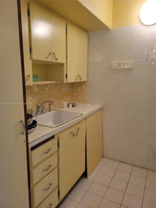 For Sale: $75,000 (1 beds, 1 baths, 620 Square Feet)