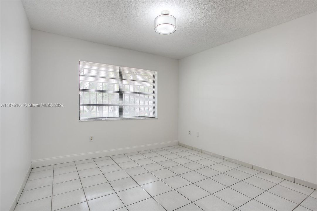 For Rent: $4,300 (4 beds, 2 baths, 1944 Square Feet)