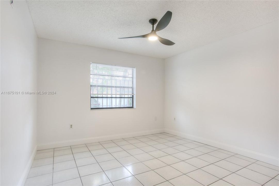 For Rent: $4,300 (4 beds, 2 baths, 1944 Square Feet)