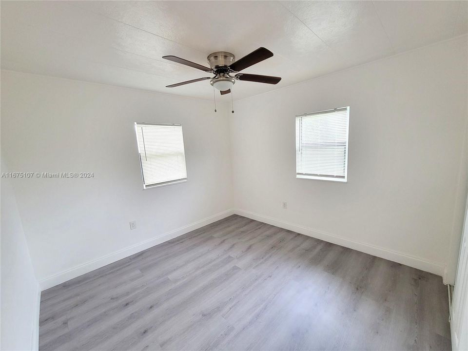 Active With Contract: $2,500 (3 beds, 2 baths, 988 Square Feet)