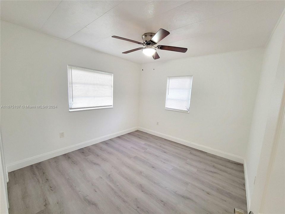 Active With Contract: $2,500 (3 beds, 2 baths, 988 Square Feet)