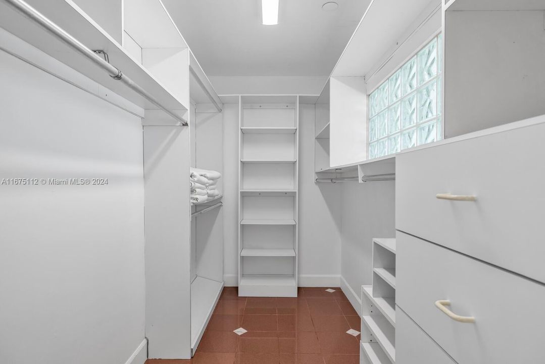 Walk-in closet