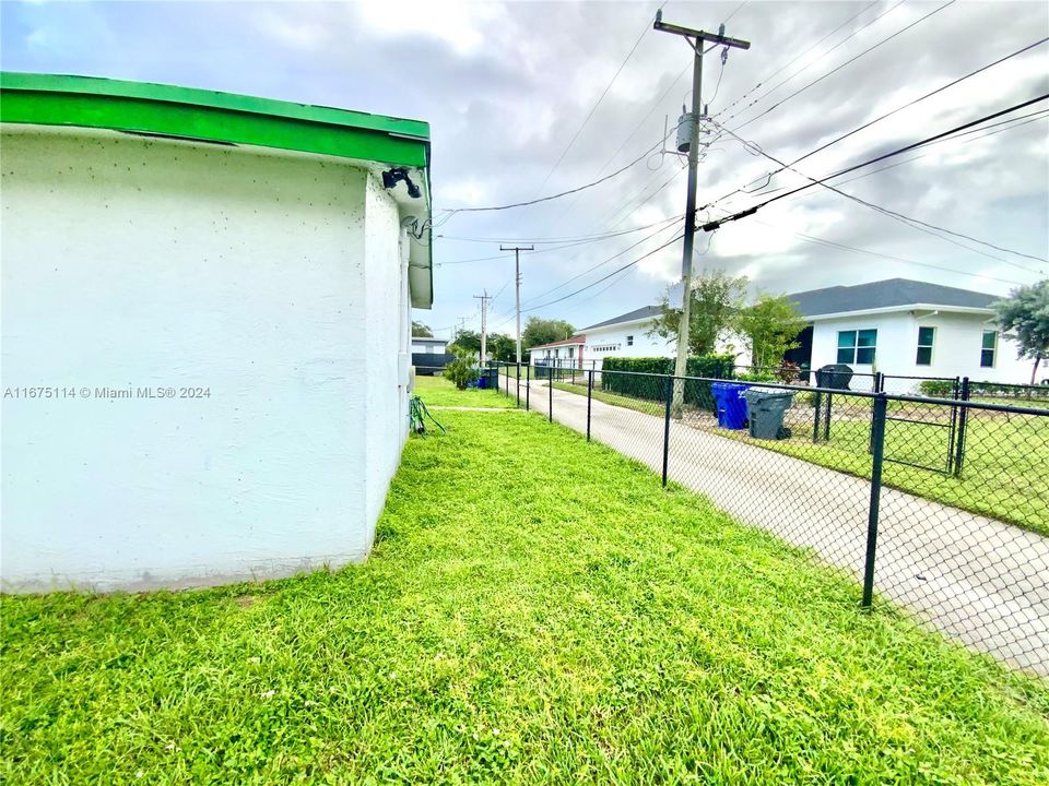 For Sale: $599,000 (3 beds, 2 baths, 2532 Square Feet)