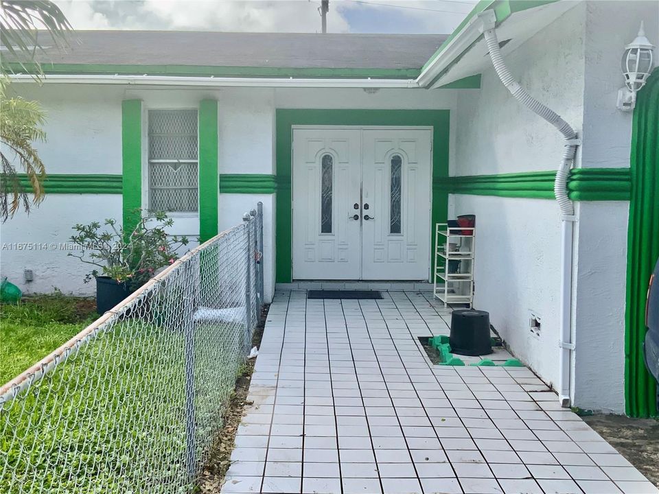 En Venta: $599,000 (3 camas, 2 baños, 2532 Pies cuadrados)