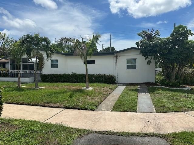 For Rent: $3,900 (3 beds, 2 baths, 1775 Square Feet)