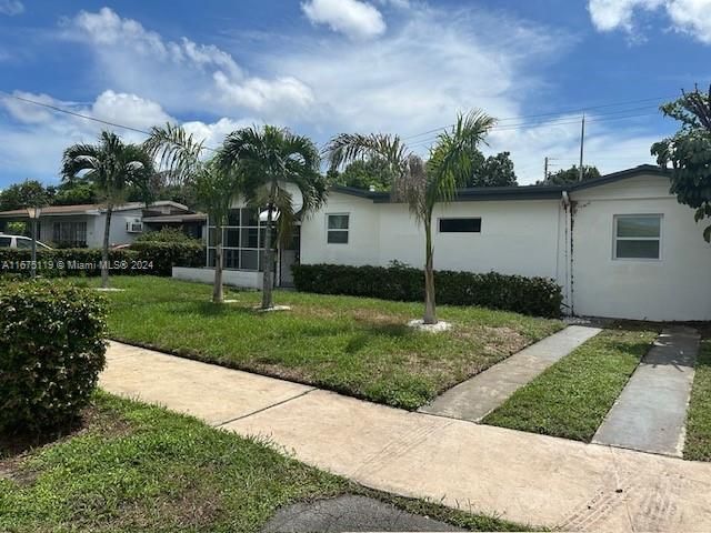 For Rent: $3,900 (3 beds, 2 baths, 1775 Square Feet)