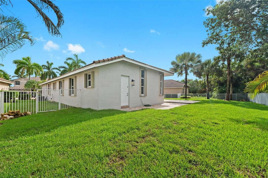 For Sale: $1,570,000 (4 beds, 3 baths, 2716 Square Feet)