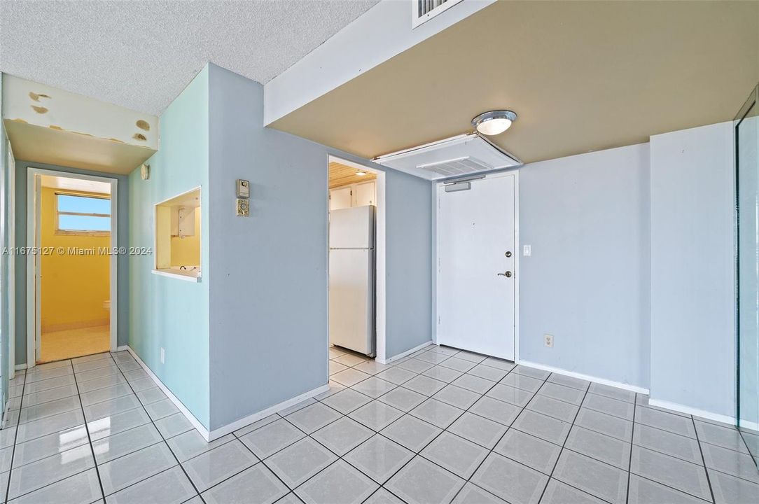 For Sale: $259,000 (2 beds, 1 baths, 911 Square Feet)