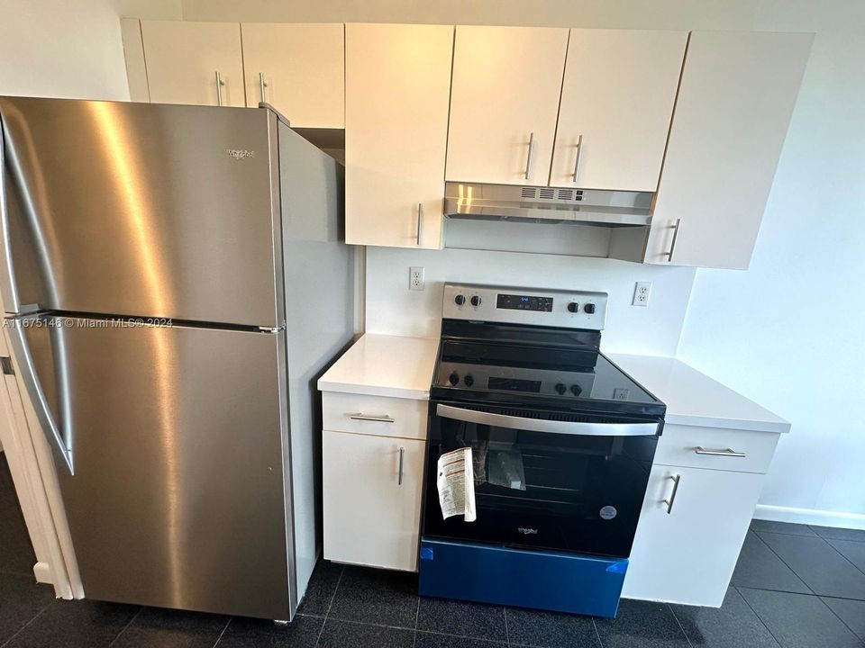 For Sale: $399,000 (1 beds, 2 baths, 810 Square Feet)