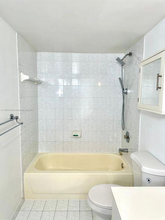 For Sale: $399,000 (1 beds, 2 baths, 810 Square Feet)