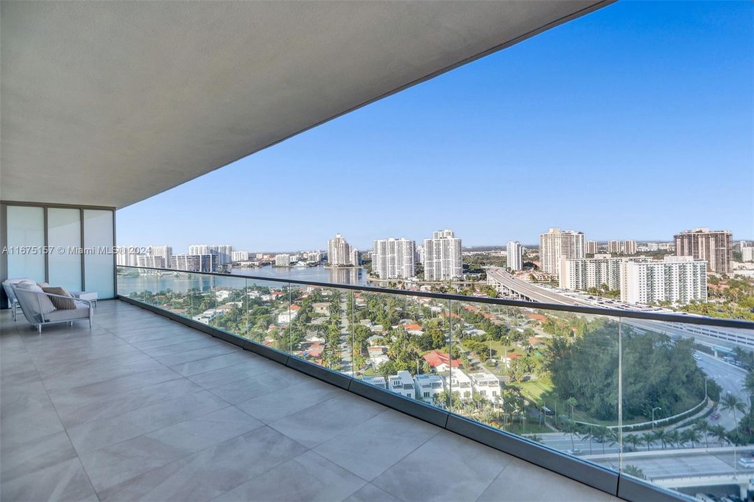 SPACIOUS BALCONY