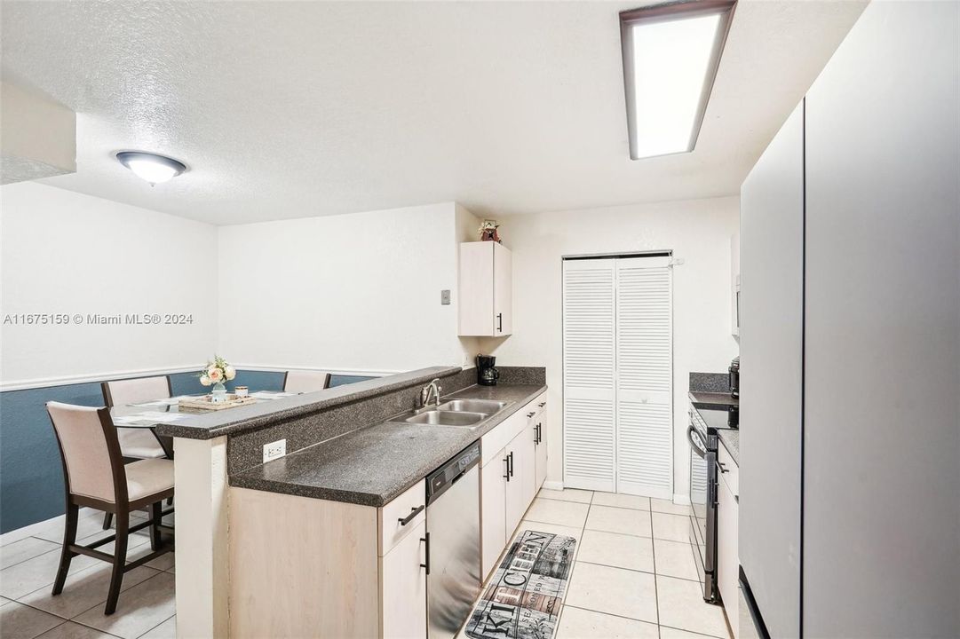 For Sale: $385,000 (3 beds, 2 baths, 1512 Square Feet)