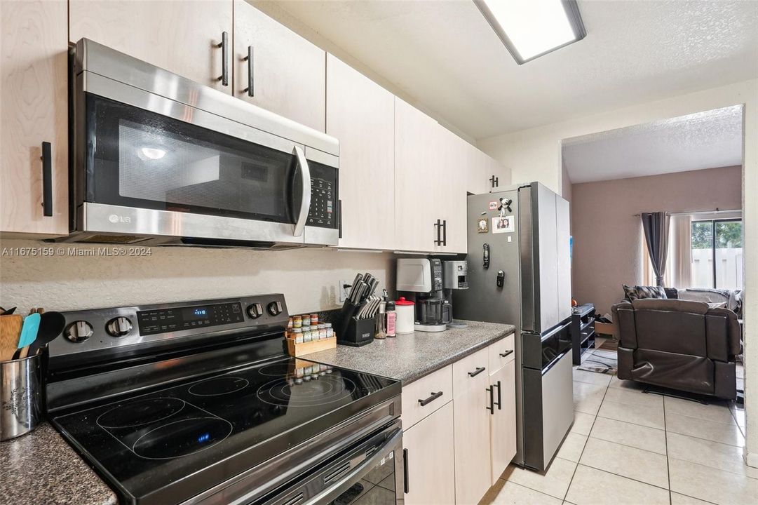 For Sale: $385,000 (3 beds, 2 baths, 1512 Square Feet)