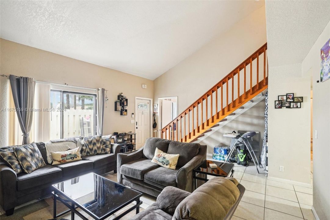 For Sale: $385,000 (3 beds, 2 baths, 1512 Square Feet)