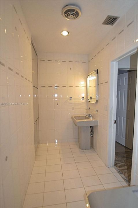 В аренду: $8,950 (5 спален, 5 ванн, 3690 Квадратных фут)