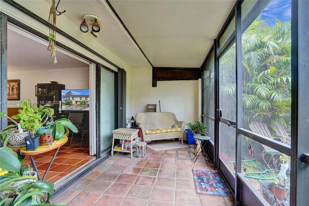 En Venta: $365,000 (3 camas, 2 baños, 1700 Pies cuadrados)