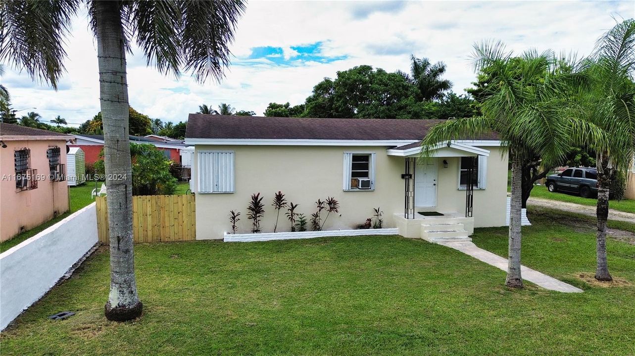 For Sale: $430,000 (3 beds, 2 baths, 1154 Square Feet)