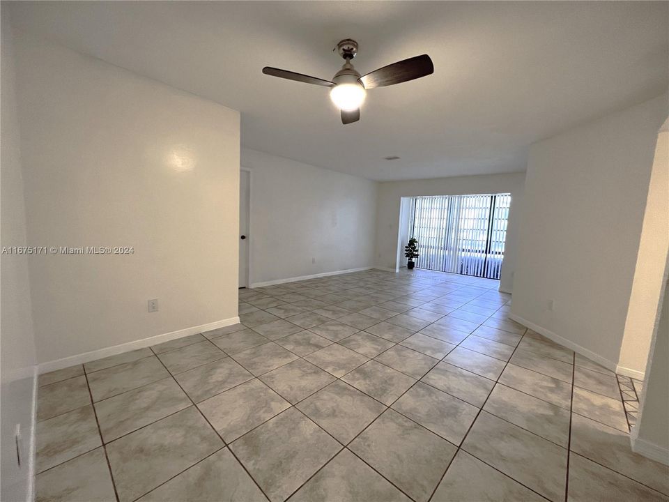 For Rent: $2,300 (2 beds, 2 baths, 924 Square Feet)