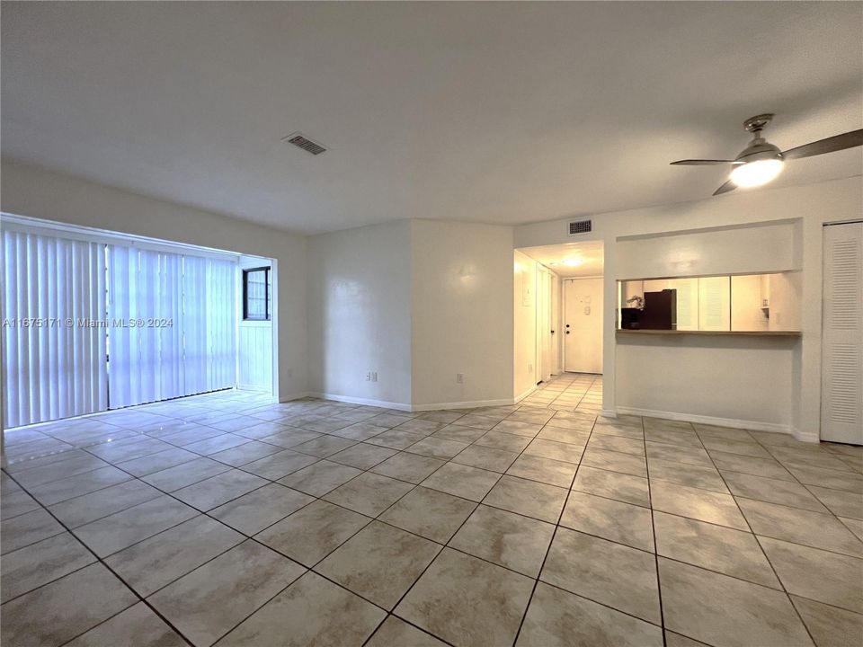 For Rent: $2,300 (2 beds, 2 baths, 924 Square Feet)