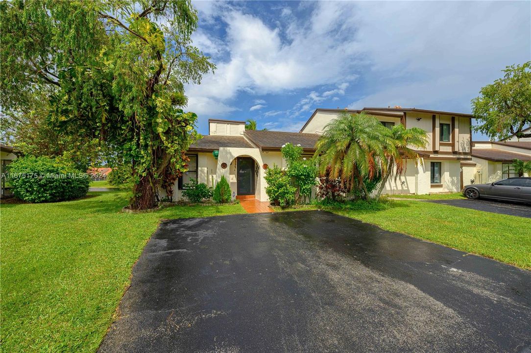 For Sale: $490,000 (3 beds, 2 baths, 1183 Square Feet)