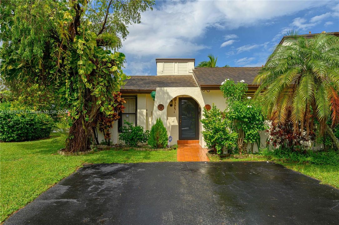 For Sale: $490,000 (3 beds, 2 baths, 1183 Square Feet)