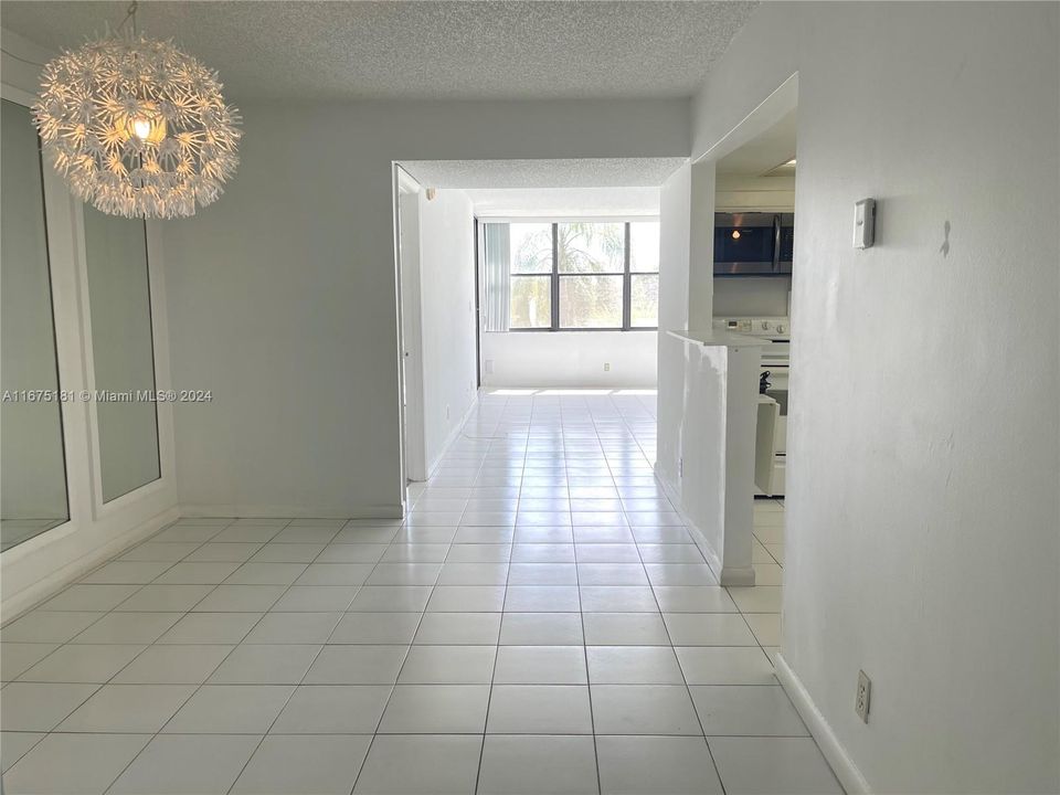 For Rent: $2,300 (1 beds, 2 baths, 1017 Square Feet)