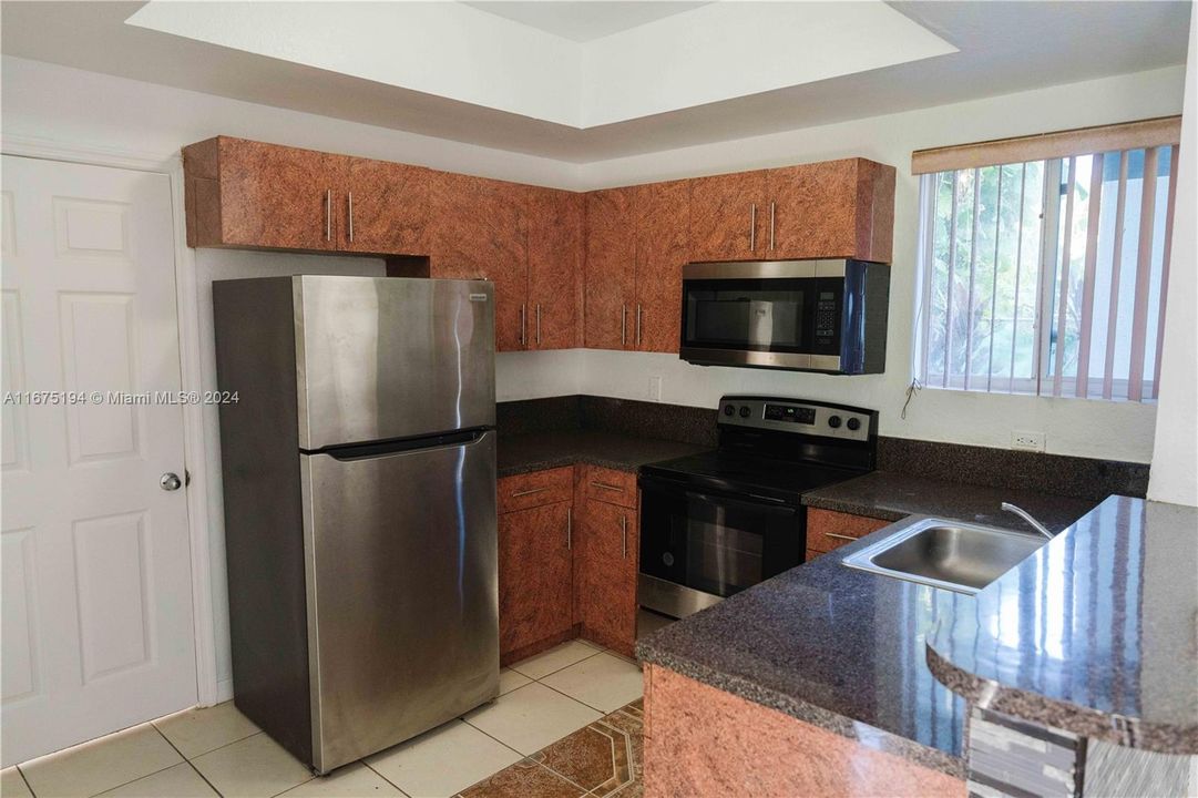 For Sale: $207,000 (1 beds, 1 baths, 720 Square Feet)