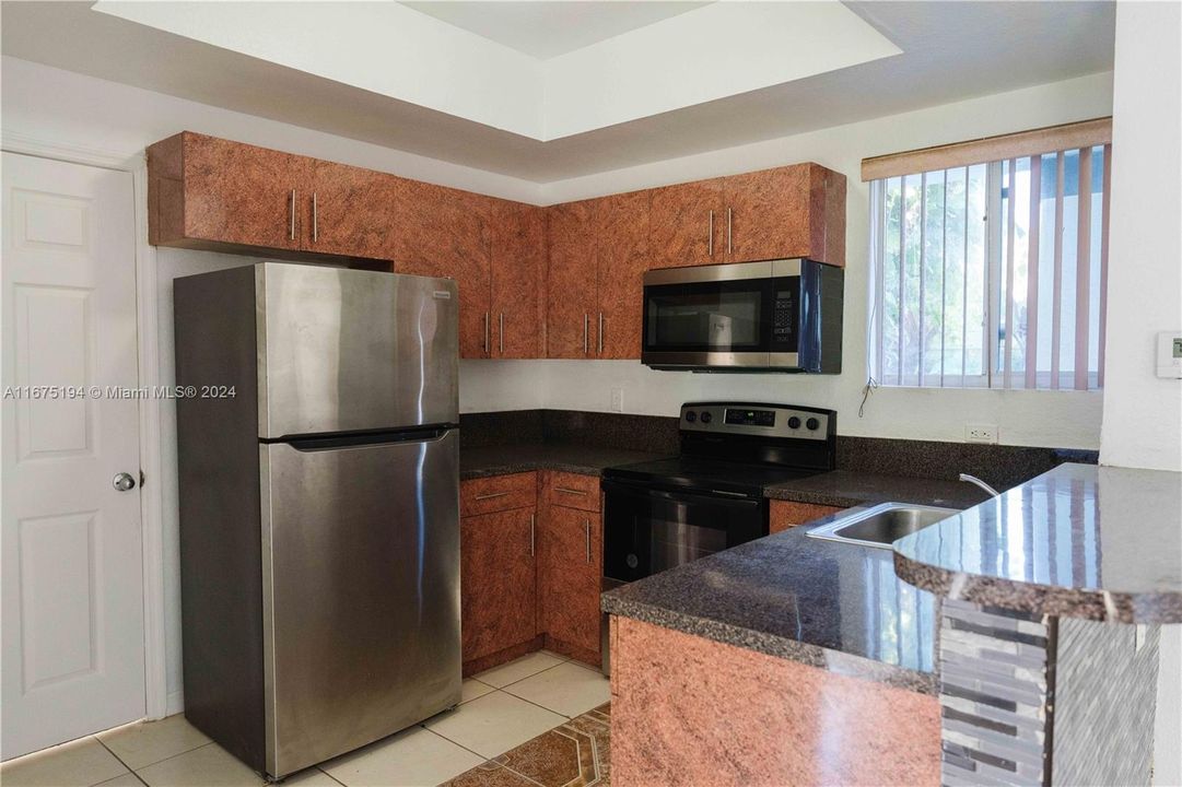 For Sale: $207,000 (1 beds, 1 baths, 720 Square Feet)