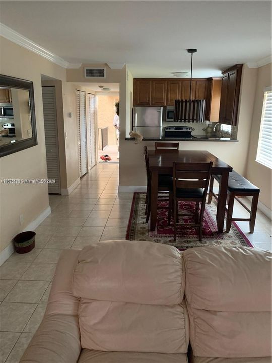 For Rent: $1,550 (2 beds, 2 baths, 924 Square Feet)