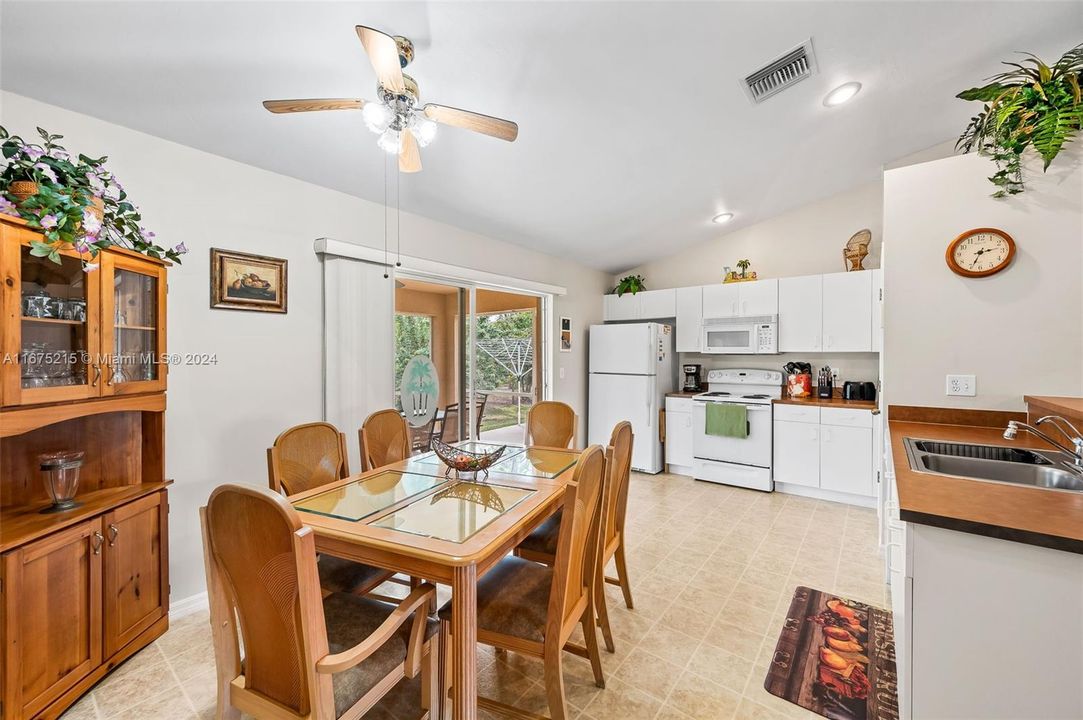 For Sale: $339,000 (3 beds, 3 baths, 1423 Square Feet)