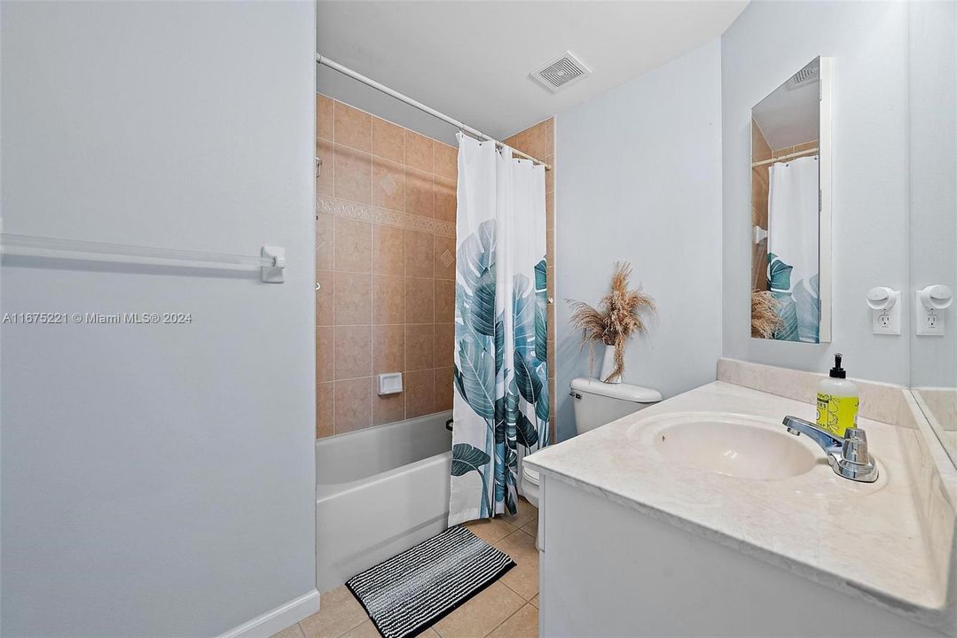 Full Sized Guest Bathroom