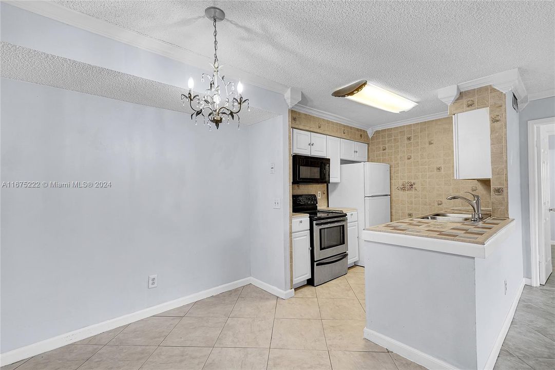 For Rent: $2,150 (2 beds, 2 baths, 932 Square Feet)