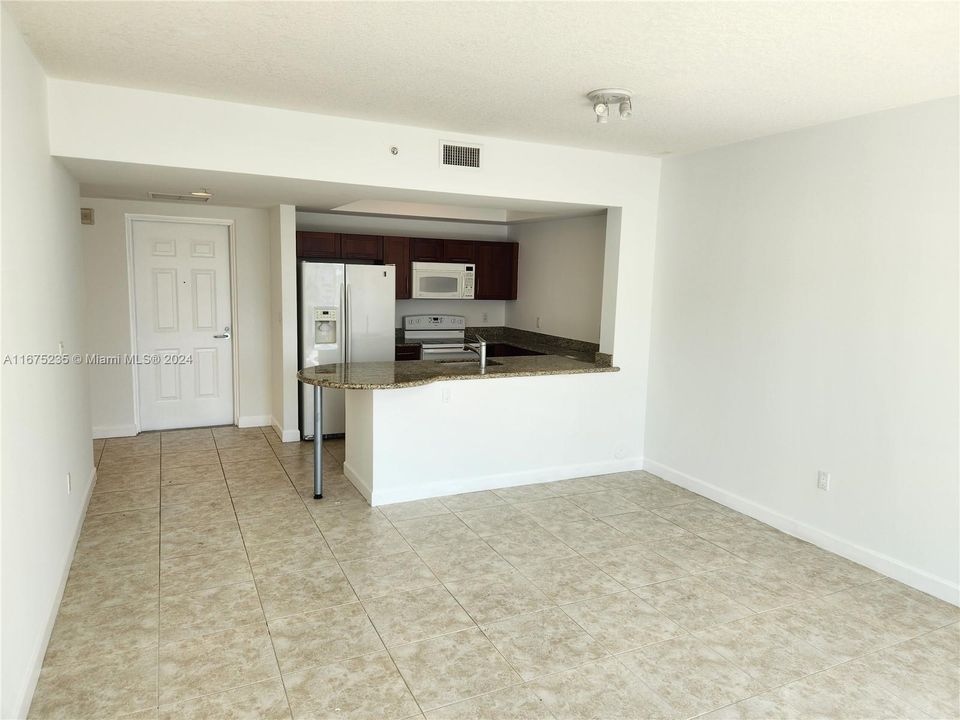 For Rent: $2,350 (1 beds, 1 baths, 776 Square Feet)