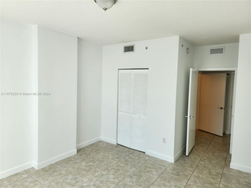 For Rent: $2,350 (1 beds, 1 baths, 776 Square Feet)