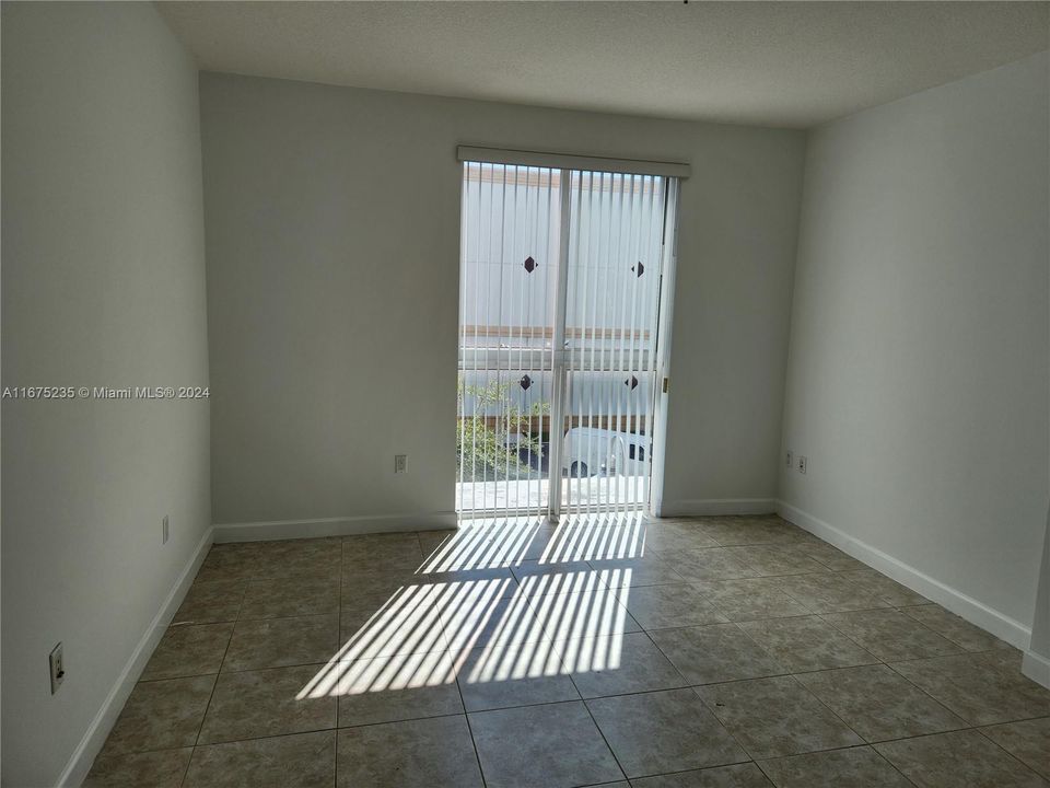 For Rent: $2,350 (1 beds, 1 baths, 776 Square Feet)