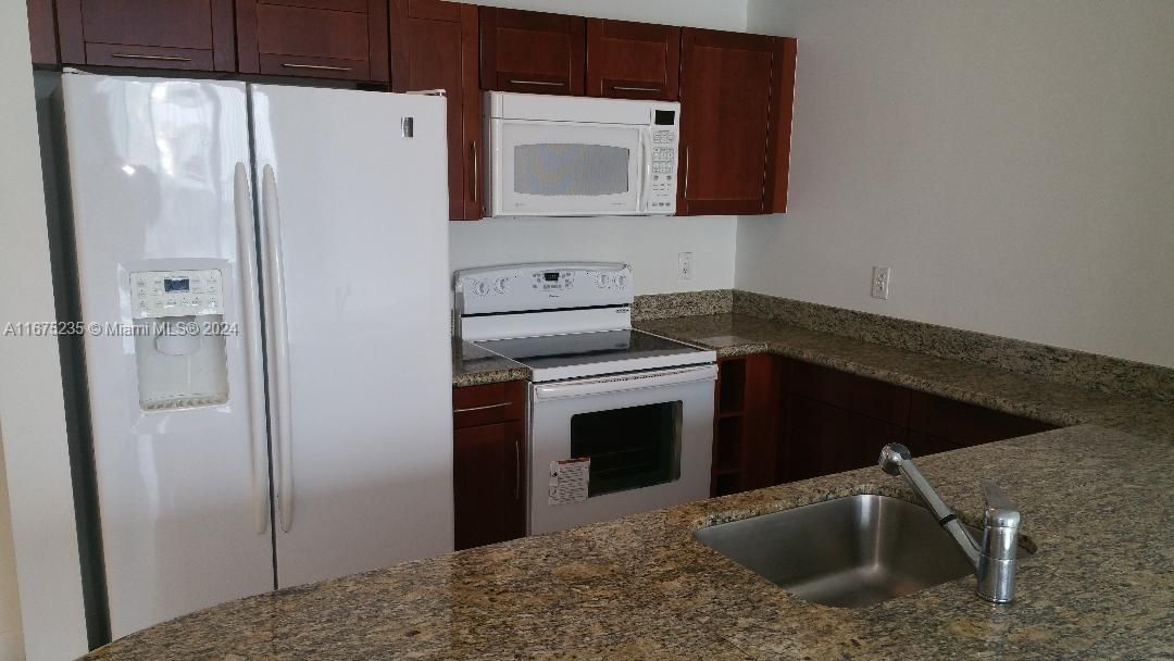 For Rent: $2,350 (1 beds, 1 baths, 776 Square Feet)