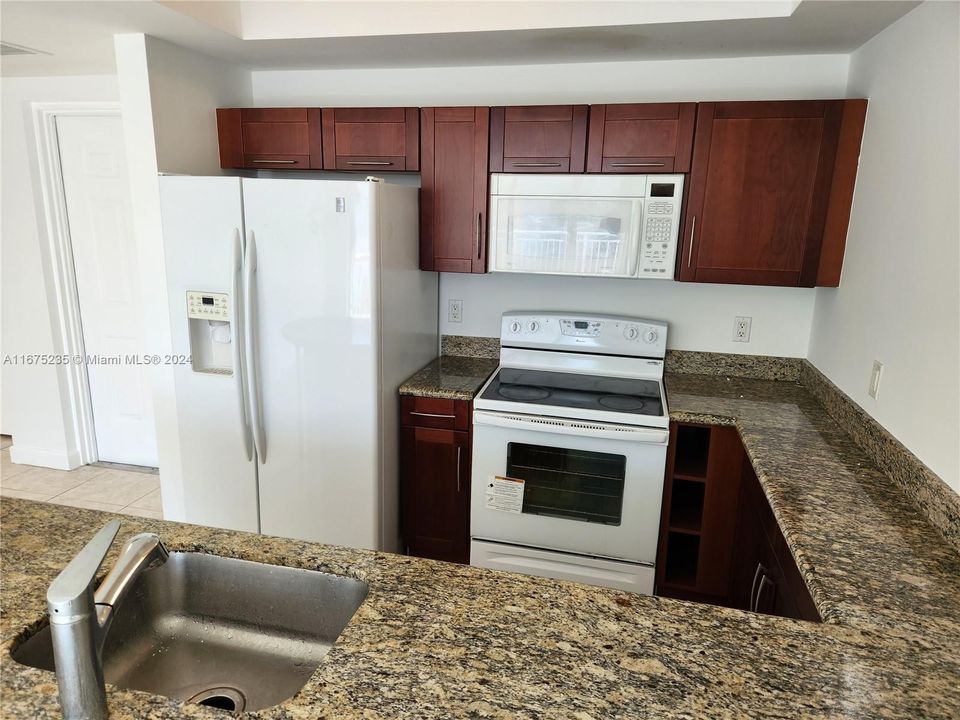 For Rent: $2,350 (1 beds, 1 baths, 776 Square Feet)