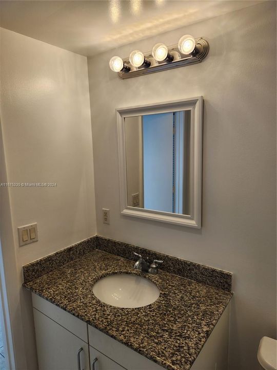 For Rent: $2,350 (1 beds, 1 baths, 776 Square Feet)