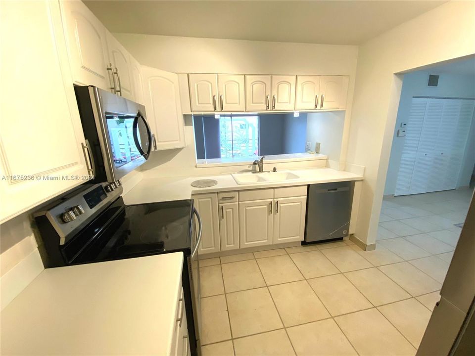 For Rent: $2,300 (2 beds, 2 baths, 1131 Square Feet)