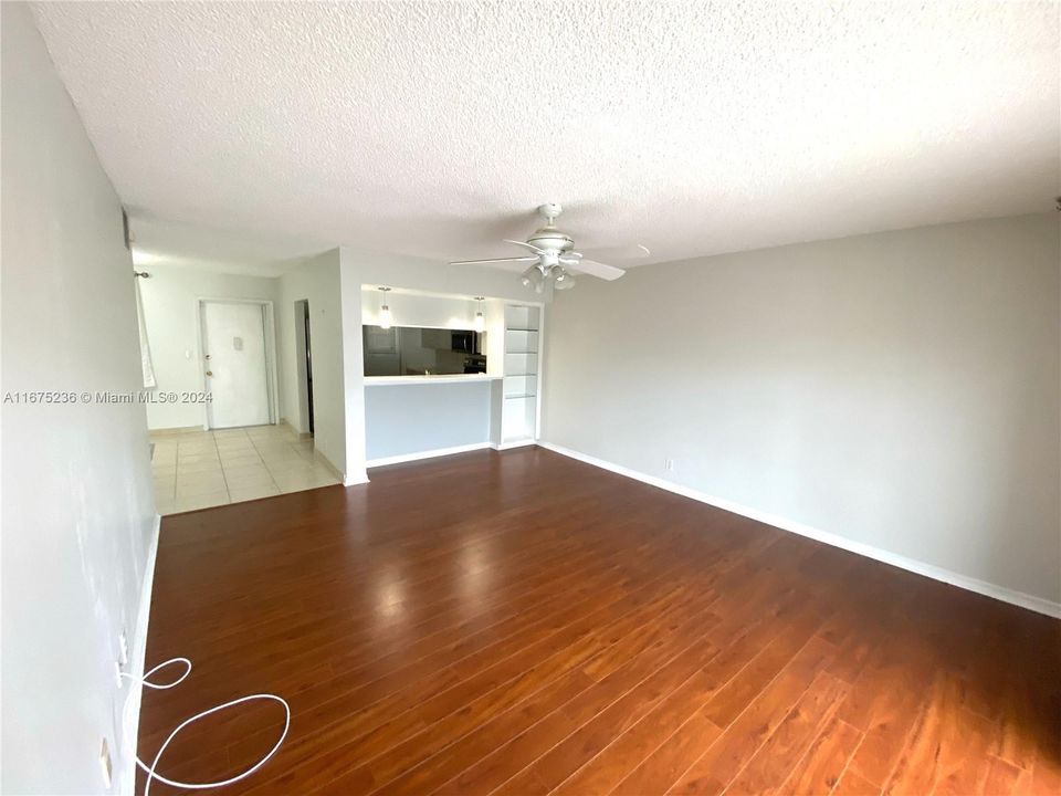 For Rent: $2,300 (2 beds, 2 baths, 1131 Square Feet)