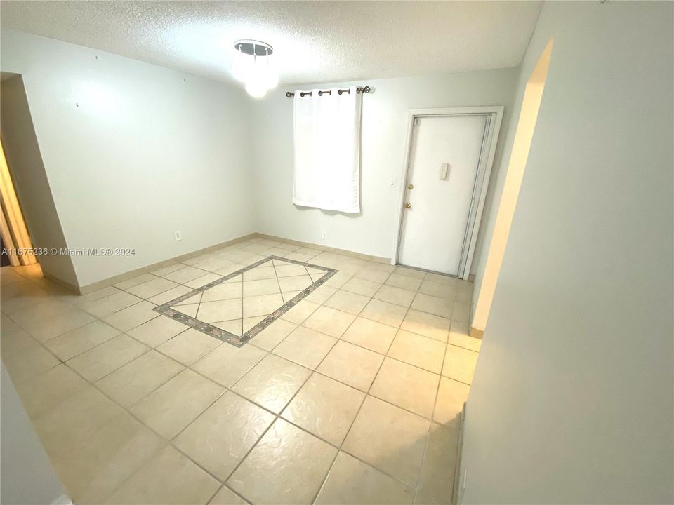 For Rent: $2,300 (2 beds, 2 baths, 1131 Square Feet)