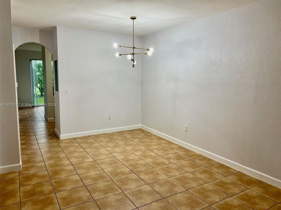 For Rent: $2,450 (2 beds, 2 baths, 967 Square Feet)